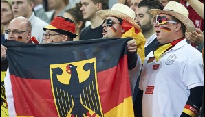 Schlaaaaaaaaand! Die typisch-deutschen Fans sind natürlich am Start. Hoffentlich hat man an die Tennissocken gedacht