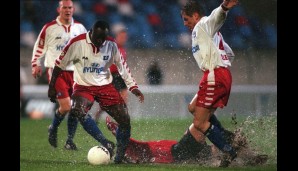 1999 stoßen einige Stars zum HSV, darunter Anthony Yeboah. Mit ihm als Anführer geht es wieder bergauf...