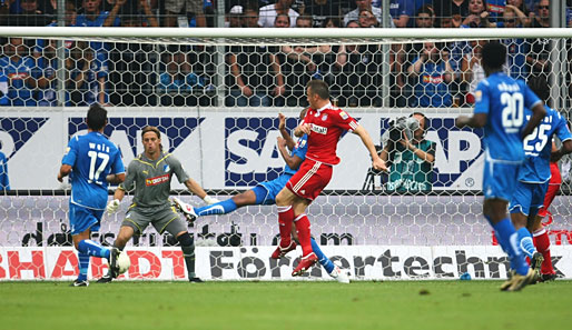 8. August: Das erste Bundesligaspiel: Ein phasenweise vielversprechendes 1:1 in Hoffenheim: Ivica Olic trifft für die Bayern