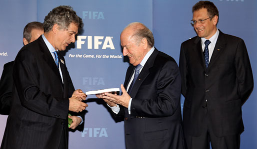 In Sachen Amtszeit schlägt Angel Maria Villar (l.) sogar Blatter: Seit 1988 ist er spanischer Verbandspräsident. Zudem ist er der Vorsitzende der FIFA-Schiedsrichter-Kommission