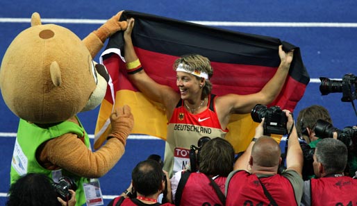 Speerwerferin Steffi Nerius gewinnt bei der WM in Berlin Gold und beendet Wochen später ihre Karriere