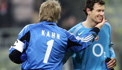 2005 treffen Lehmann und Oliver Kahn im Achtelfinale der Champions League aufeinander. Kahn und die Bayern behalten die Oberhand