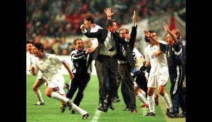 1997/1998: Sein Erfolg wird mit dem Interesse von Real Madrid belohnt, das ihn '97 verpflichtet. Heynckes holt mit den Königlichen direkt die Champions League, wird aber am Saisonende entlassen.