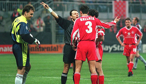 Ein internationales Highlight für den FCK: Das Unternehmen Champions League 98/99. Gegen die Bayern war schließlich Ende, hier gibt es Elfmeter gegen die roten Teufel