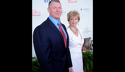 Selbst die WWE-Welt ist in Louisville vertreten: Commissioner Vince McMahon und seine Frau Linda sind offenbar auch Pferdesport-Fans