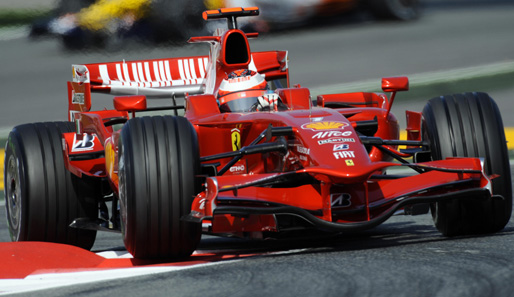 2008 und 2009 kann Räikkönen nicht an diesen Erfolg anknüpfen. 2010 zieht er überraschend die Konsequenz - und steigt komplett aus der Formel-1 aus...