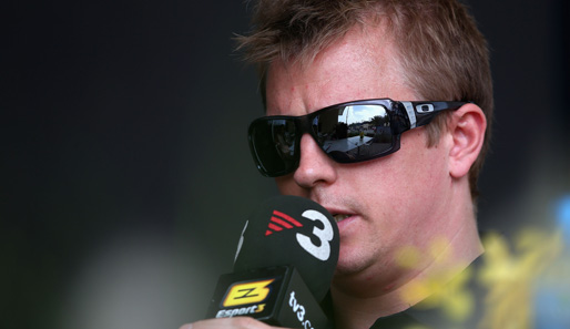 Was ihm an der Formel 1 am meisten gefällt? Räikkönen: "Bestimmt nicht, mit den Medien zu sprechen. Ich bin kein großer Fan beschissener Fragen." Aha.