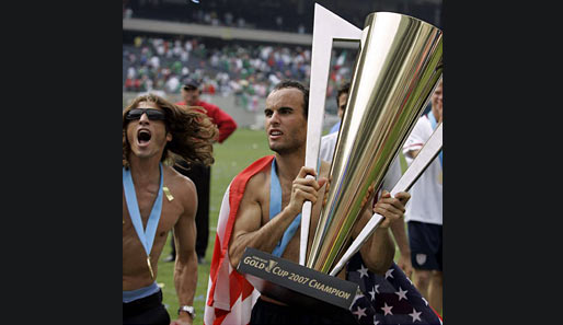 Besser machten es die US-Boys 2007 beim Gold Cup. Donovan feiert mit dem Ex-Leverkusener Frankie Hejduk den dritten Titel nach 2002 und 2005