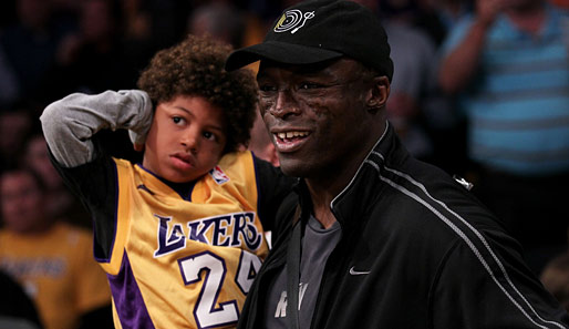 Vater und Sohn: Seal und sein Sprössling besuchen das Spiel der Lakers