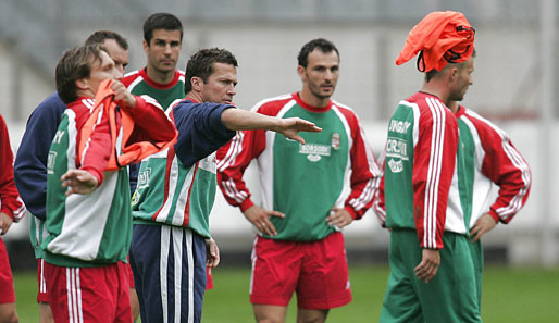 Es folgte sein Engagement als ungarischer Nationaltrainer (2004/2005). Sein größter Erfolg: Ein 2:0-Sieg im Freundschaftsspiel gegen Deutschland