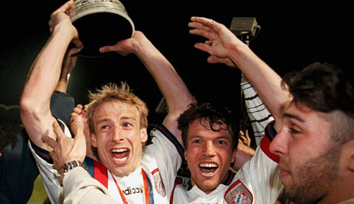 Jubel in Bordeaux: Matthäus und Jürgen Klinsmann feiern den Gewinn des UEFA-Cups 1996 nach zwei souveränen Siegen gegen Girondins