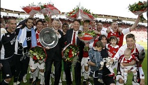 Und feierte dort 2009 überraschend den Gewinn der Meisterschaft. Am 1. Juli 2009 übernahm van Gaal den FC Bayern