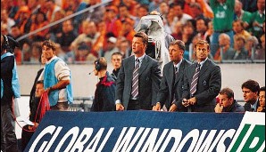 Kurze Zeit später übernahm er die niederländische Nationalmannschaft und verpasste die Qualifikation für die WM 2002