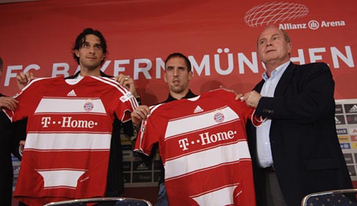 Am 7. Juni 2007 begann das Verhältnis zwischen Bayern und Toni. Nachdem die Bayern die Champions League verpassten, präsentierte Uli Hoeneß neue Top-Stars