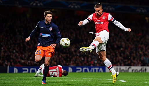 Seitdem kickt Podolski (r.) für den FC Arsenal in der Premier League. Dort avancierte der deutsche Nationalspieler prompt zum Publikumsliebling