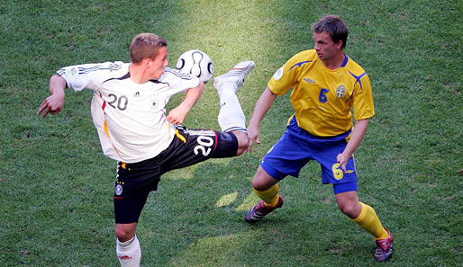 Vorher fand allerdings noch die WM im eigenen Land statt. Nach Anlaufschwierigkeiten schoss er im Achtelfinale Schweden mit zwei Toren im Alleingang ab