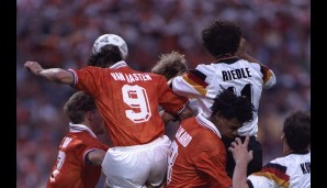 Bei der EM 1992 trafen Deutschland und die Niederlande erneut aufeinander, wobei Oranje in der Gruppenphase mit 3:1 gewann. Am Ende gingen aber beide leer aus und Dänemark schnappte sich den Titel.