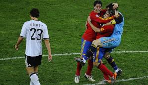 Bei großen Turnieren mit der Nationalmannschaft sollte es weiterhin nicht laufen. Bei der WM 2010 blieb Gomez blass und erzielte kein Tor.