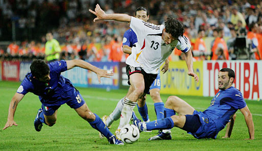 Bei der WM 2006 im eigenen Land scheitert der Capitano mit dem DFB-Team erst im Halbfinale und wird letztlich umjubelter Dritter