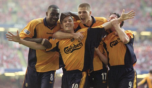 Owen macht außerdem den 2:1-Siegtreffer zum Cup-Gewinn. Liverpool gewinnt 2001 auch den Ligapokal und...