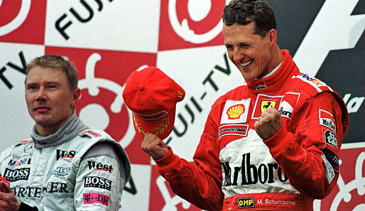 Dann eben im Jahr 2000. Wieder kämpft Schumacher lange gegen Häkkinen, diesmal holt er aber den ersten WM-Titel mit Ferrari
