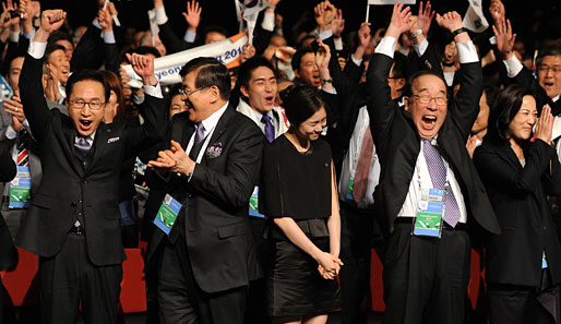Diese Herrschaften hingegen durften nach Lust und Laune feiern. Die südkoreanische Delegation nimmt das Urteil zu ihren Gunsten zur Kenntnis