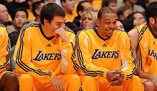 Am 7. Februar 2009 wurde Morrison zusammen mit Shannon Brown (r.) zu den Los Angeles Lakers getradet. Dort saß er meist auf der Bank