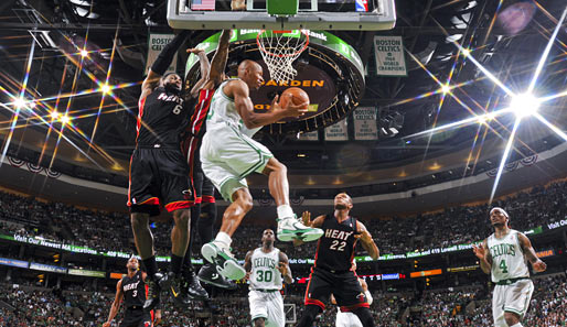 Kollegen statt Konkurrenten: Ray Allen (M.), einer der besten Dreierschützen der NBA, wechselt von den Boston Celtics zum Champion Miami Heat