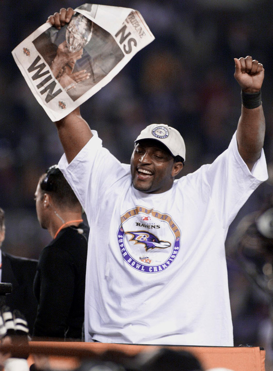 Super Bowl XXXV: Die Baltimore Ravens durften 2001 ihren ersten Titel bejubeln. Ray Lewis und Co. demütigten die New York Giants beim 34:7 geradezu