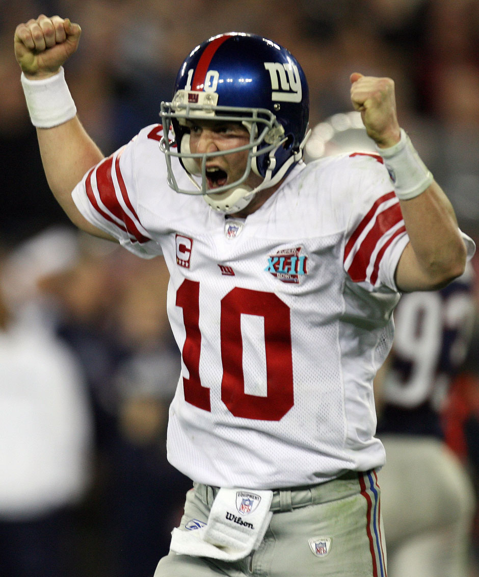 Super Bowl XLII: Ein Jahr nach Peyton Manning konnte auch sein Bruder Eli jubeln. Er führte die New York Giants 2008 zum Sensationssieg über die New England Patriots