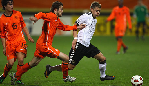 Debütiert mit 18 Jahren unter Marco van Basten bei Ajax Amsterdam: Daley Blind (M.)