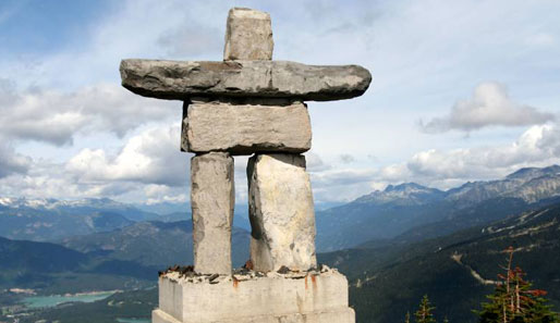 Das Wahrzeichen der Olympischen Winterspiele: Ein Inuksuk aus Stein auf dem Whistler Mountain. Diese Figur ist auch Teil des Logos der Olympischen Winterspiele in Vancouver