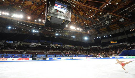 Innenansicht des Pacific Coliseums. Im Medaillenspiegel beim Olympischen Eiskunstlauf stehen übrigens die Russen unangefochten an erster Stelle (Insgesamt 49 Medaillen)