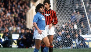 Jetzt aber rein in die Karriere des Paolo Maldini: Hier war er aber noch ein kleines Licht neben dem großen Diego Maradona vom SSC Neapel. Ein Bild aus dem Jahr 1986