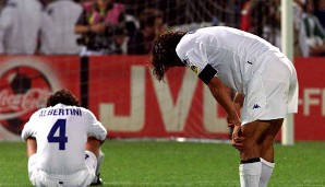 Anderes Beispiel: Bei der EM 2000 steht Italien im Finale und führt bis in die Nachspielzeit mit 1:0 gegen Frankreich. Doch auch dieses Spiel geht am Ende mit 1:2 n.V. verloren