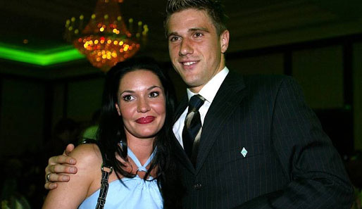 Das Double ist perfekt: Der Gewinn des DFB-Pokals der Bremer im Jahr 2004 gab Patricia und Ivan noch mehr Grund zu feiern
