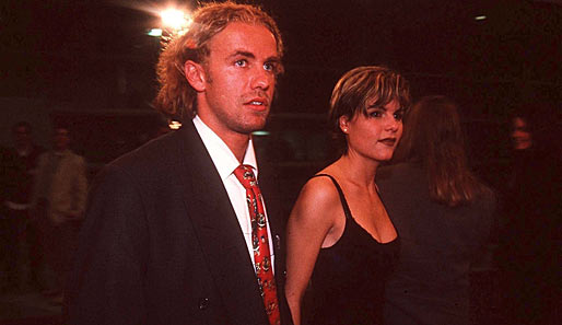 Közle kann auch bieder mit Anzug, hier bei der FUXX-Verleihung 1996 mit seiner damaligen Freundin
