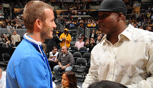 Where Promi-Watching happens: Auch in dieser Woche waren etliche Stars zu Gast bei der NBA. Hier: David Beckham (l.) und Barry Bonds bei den Lakers