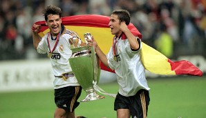 Bereits zwei Jahre zuvor war Real-Urgestein Raul (r. mit Fernando Morientes) in der Champions League erfolgreich. Real bezwang 2000 den FC Valencia mit 3:0