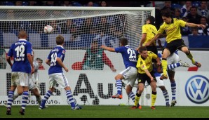 Nach der Torjägerkanone in Polen folgte 2010 der Wechsel nach Dortmund; sein erstes Tor für den BVB fiel - standesgemäß - auf Schalke