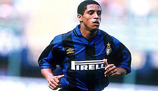 Im Alter von 22 Jahren kam Roberto Carlos 1995 von Palmeiras Sao Paulo nach Europa. Erste Station: Inter Mailand. Damals noch mit Haaren