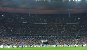 England gewann in Frankreich vor über 78.000 Zuschauern