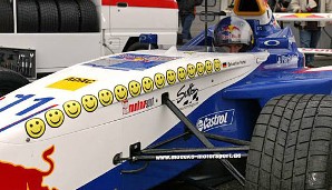 17 Smileys für 17 Siege, der 18. kam im letzten Rennen der Saison 2004 noch dazu. 18 Siege in 20 Rennen, bis heute Rekord in der Formel BMW
