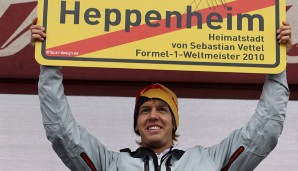 Vettels Heimatstadt Heppenheim benannte sich kurzerhand in Vettelheim um. Inzwischen darf dort regelmäßig gefeiert werden.