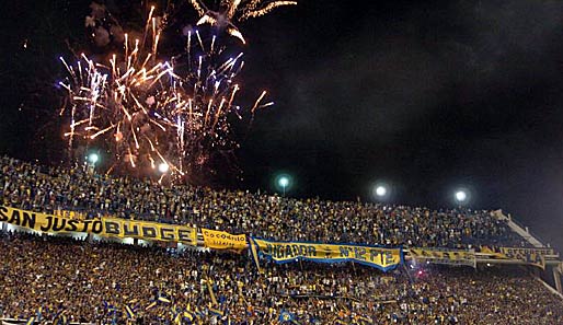 Platz 7: La Bombonera, Stadion der Boca Juniors. Gäbe es dort europäische Sicherheitsstandards - es wäre dicht. Das Stadion wackelt, wenn die Fans springen