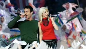 Außerdem hatte man mit Christina Aguilera und Enrique Iglesias zwei unschuldige Popsternchen für die jüngere Generation im Gepäck. Süß!