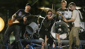 Rocken durften dazu die Jungs von U2, die mit "Beautiful Day" und "Where The Streets Have No Name" eine Performance ablieferten, die als beste Halftime-Show überhaupt in die Geschichte einging. Ursprünglich sollte übrigens Janet Jackson auftreten.