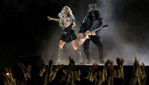 Nicht zu vergessen: Slash gab sich dazu her, zusammen mit Fergie den Klassiker "Sweet Child O' Mine" zu entweihen. Masel tov!