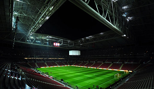 Auf das bewegiche Dach muss Galatasaray noch eine Weile warten...