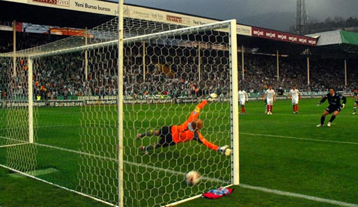Bursaspor gewinnt mit 2:1, u.a. trifft Torhüter Dimitar Ivankov per Elfmeter